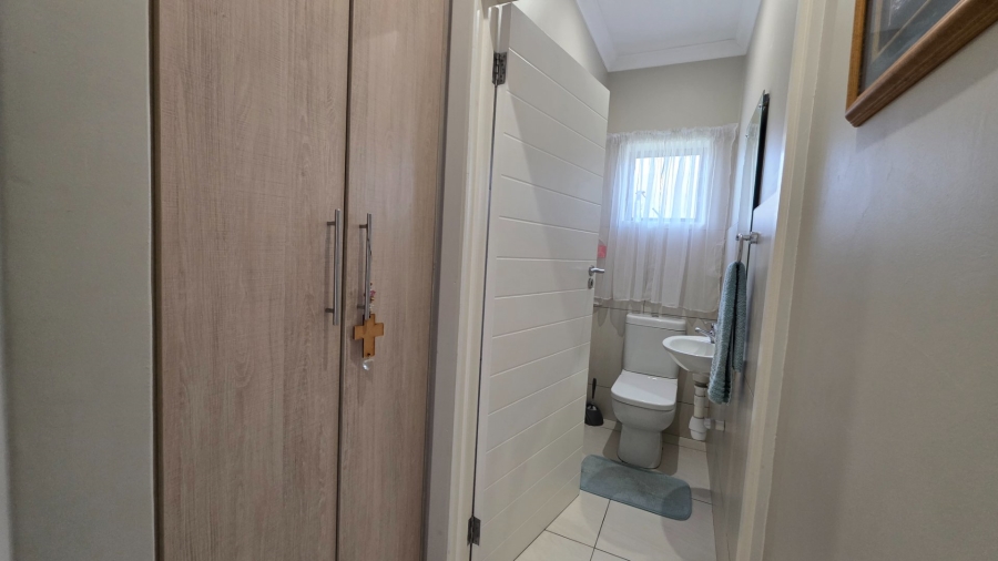 2 Bedroom Property for Sale in Heiderand Western Cape